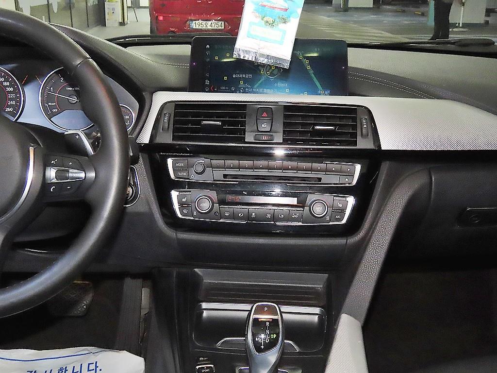 BMW 3시리즈(6세대) 320d M 스포츠 - 이미지 3