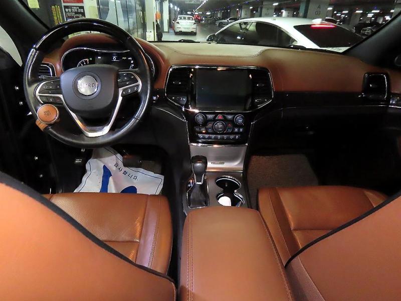 지프 그랜드 체로키(WK2) 3.6 V6 오버랜드 - 이미지 7