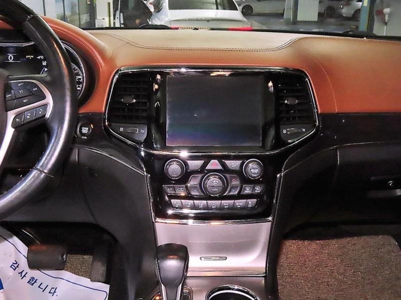 지프 그랜드 체로키(WK2) 3.6 V6 오버랜드 - 이미지 13