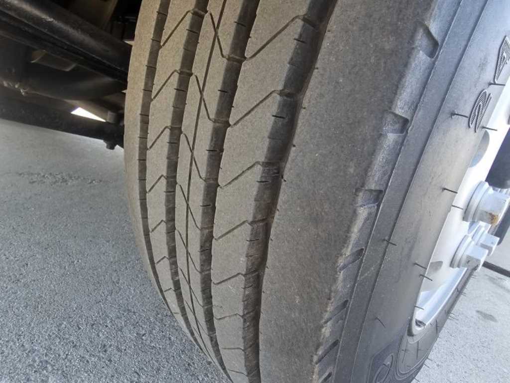 현대 메가트럭 4.5톤 초장축 - 이미지 16