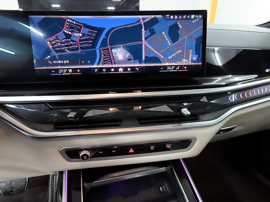 BMW X7 40i xDrive M스포츠 팩 - 이미지 15