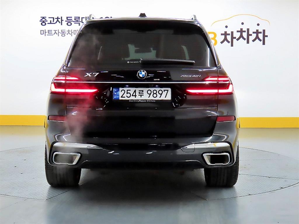 BMW X7 40i xDrive M스포츠 팩 - 이미지 19
