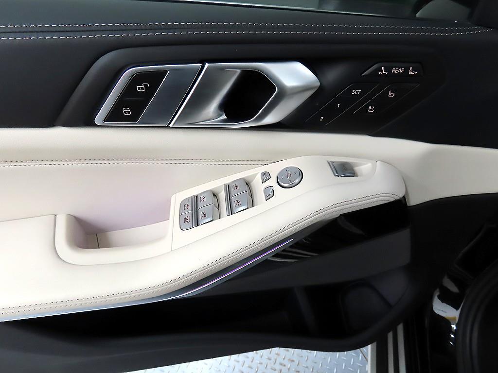 BMW X7 40i xDrive M스포츠 팩 - 이미지 20