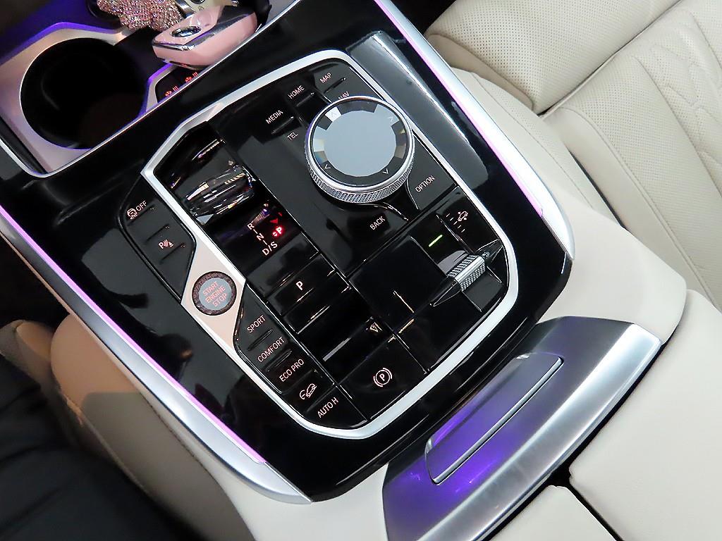 BMW X7 40i xDrive M스포츠 팩 - 이미지 16