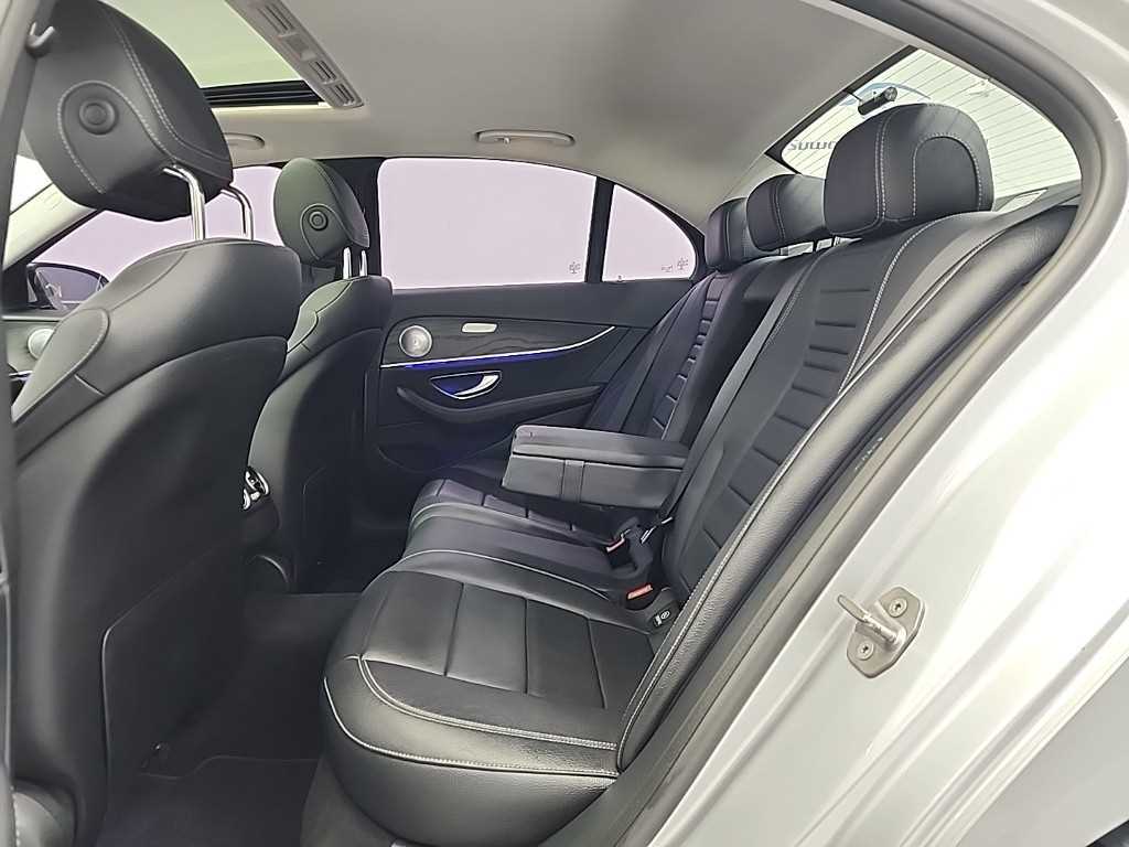 벤츠 E클래스(5세대) E220d 아방가르드 - 이미지 4