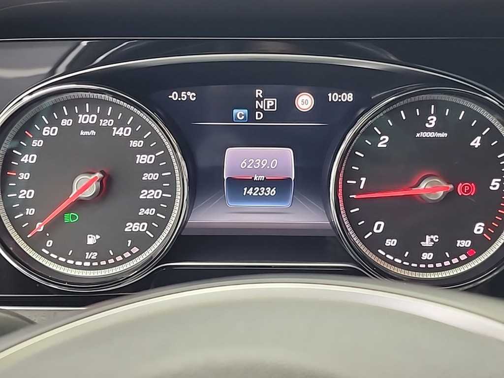 벤츠 E클래스(5세대) E220d 아방가르드 - 이미지 7