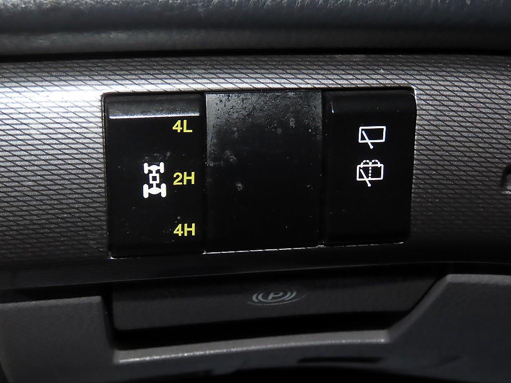 KG모빌리티(쌍용) 코란도 투리스모 2.0 4WD 11인승 GT - 이미지 11