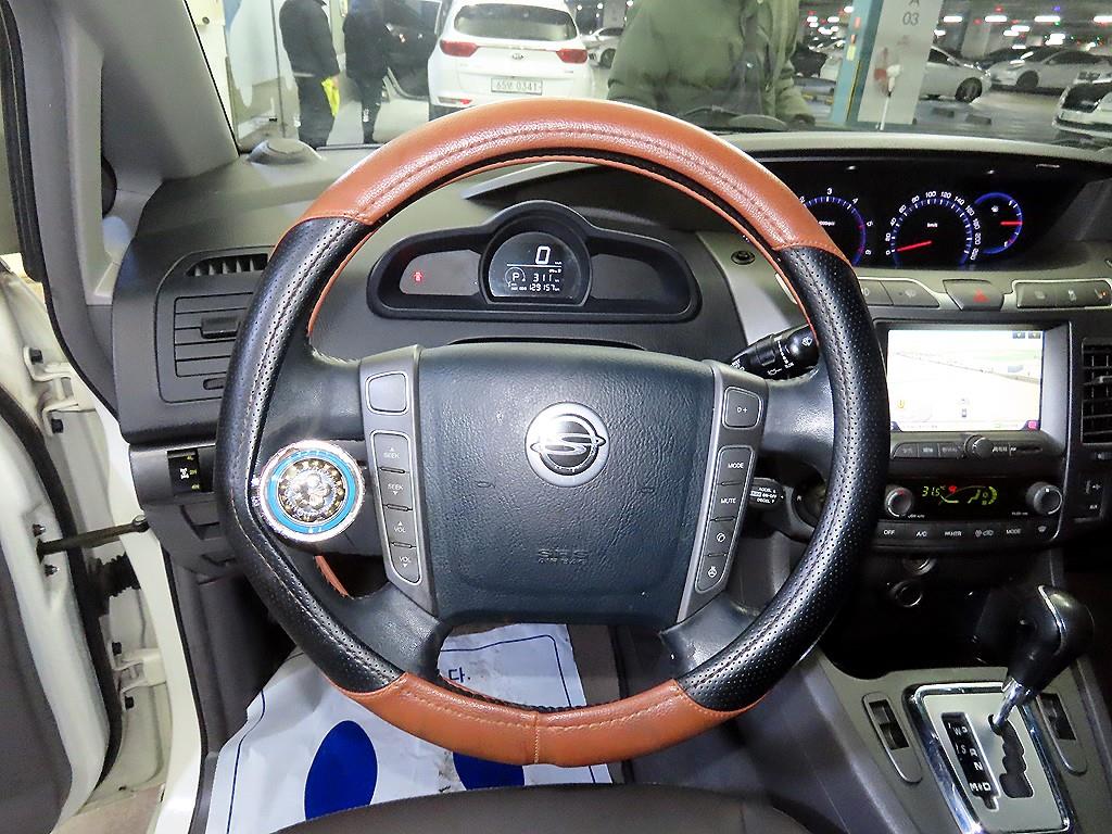 KG모빌리티(쌍용) 코란도 투리스모 2.0 4WD 11인승 GT - 이미지 7