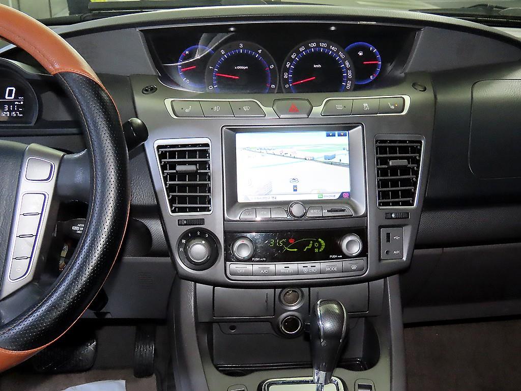 KG모빌리티(쌍용) 코란도 투리스모 2.0 4WD 11인승 GT - 이미지 16