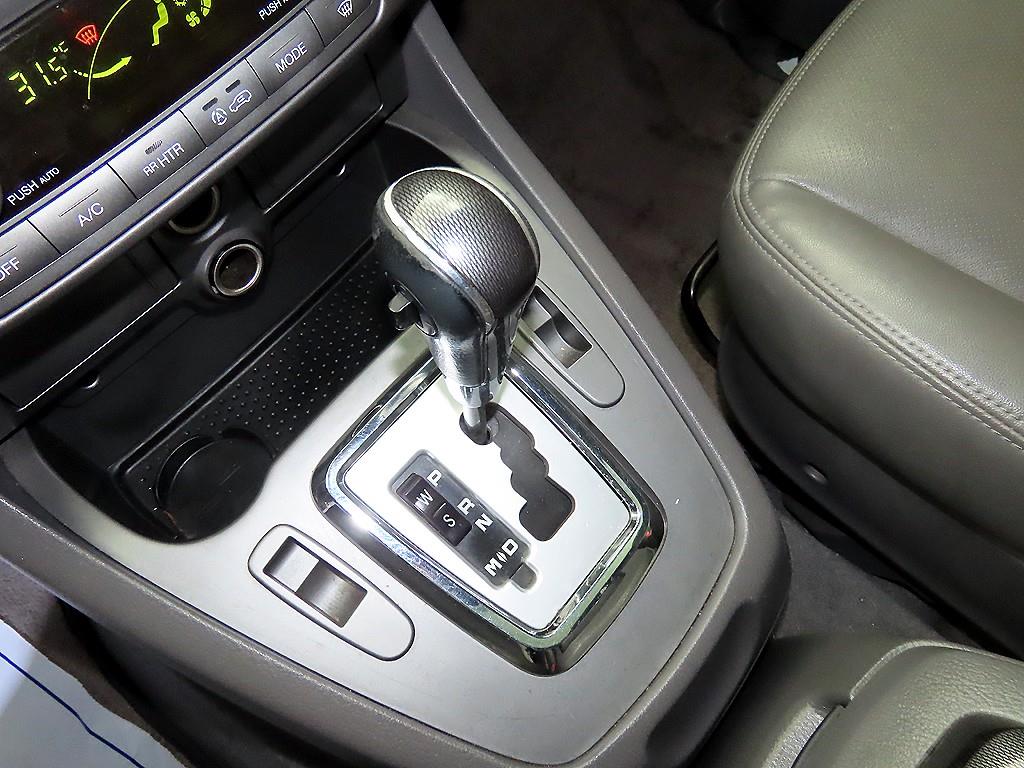 KG모빌리티(쌍용) 코란도 투리스모 2.0 4WD 11인승 GT - 이미지 15