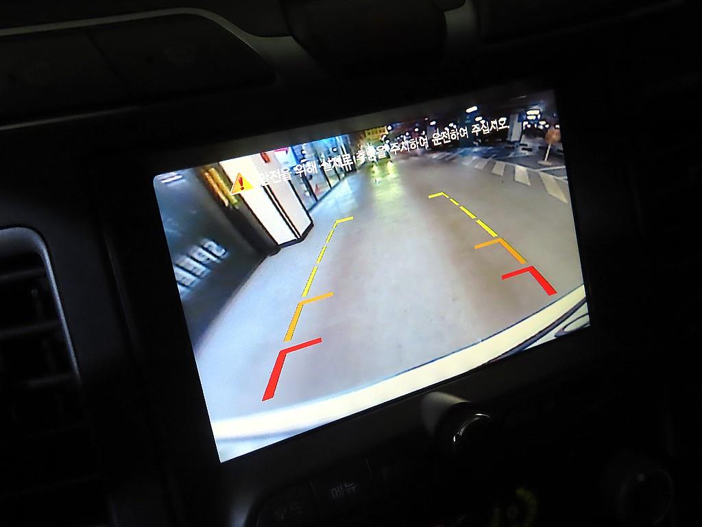 KG모빌리티(쌍용) 코란도 투리스모 2.0 4WD 11인승 GT - 이미지 14