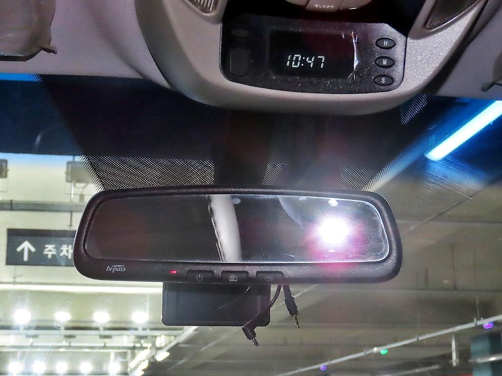 KG모빌리티(쌍용) 코란도 투리스모 2.0 4WD 11인승 GT - 이미지 12