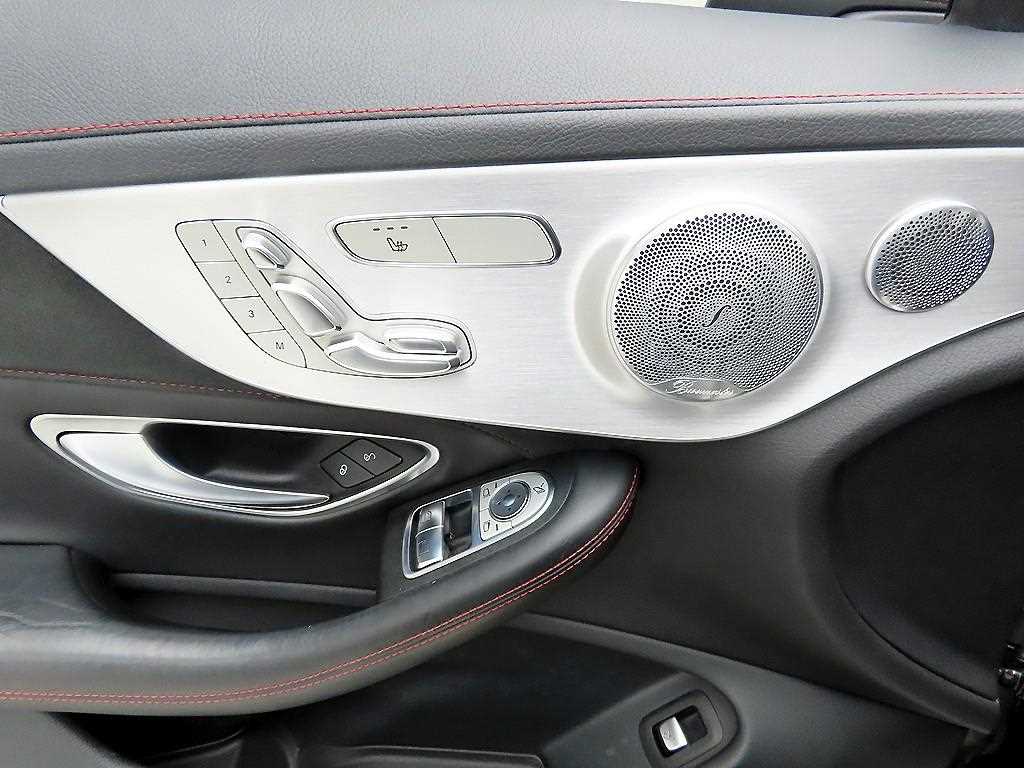 벤츠 C클래스(4세대) C63 AMG 쿠페 - 이미지 18