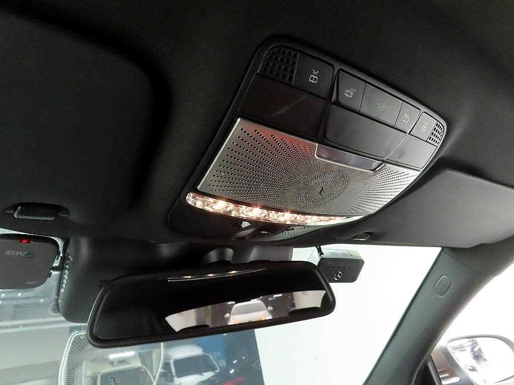 벤츠 C클래스(4세대) C63 AMG 쿠페 - 이미지 10