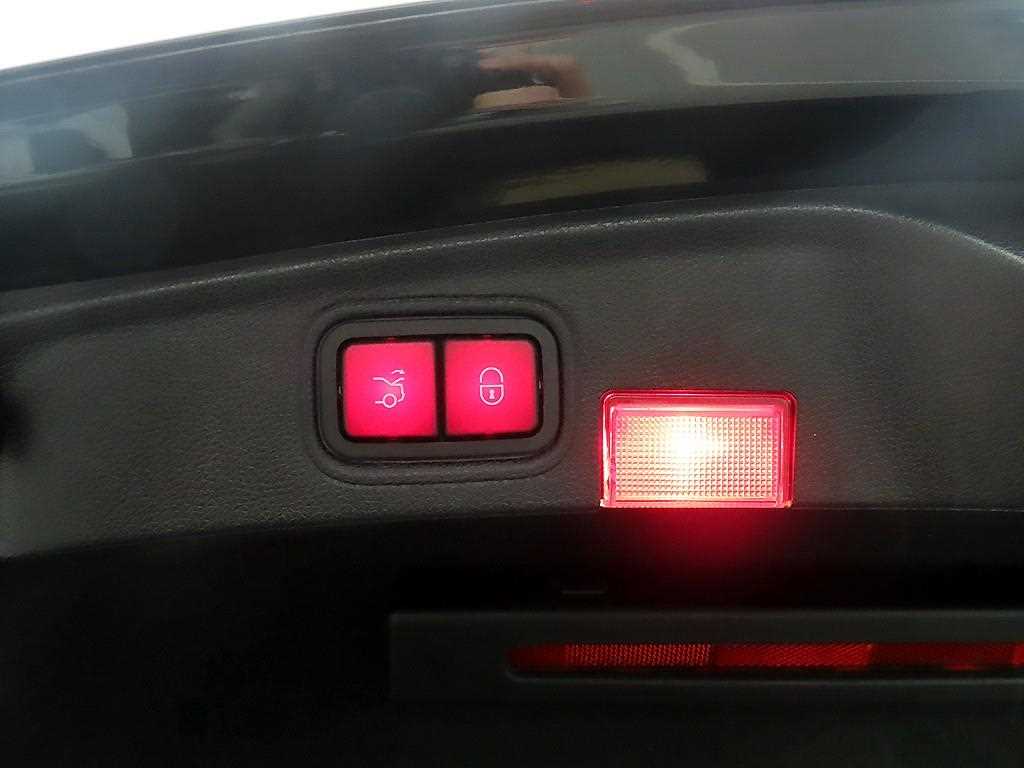 벤츠 C클래스(4세대) C63 AMG 쿠페 - 이미지 17