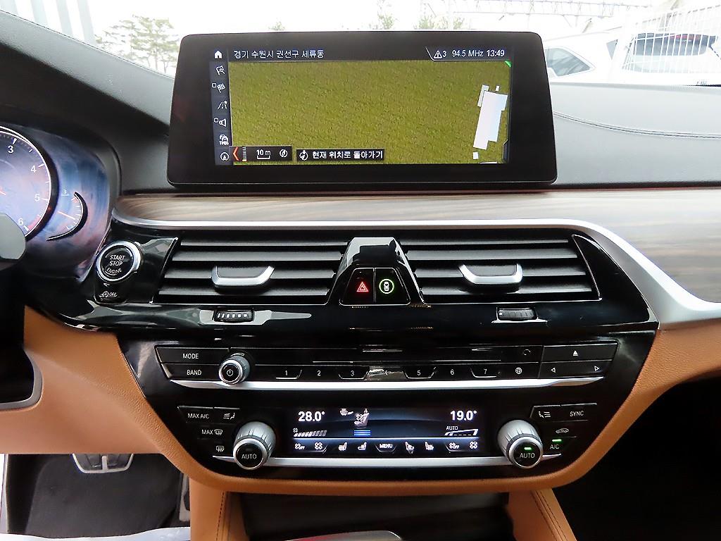 BMW 5시리즈(7세대) 520d xDrive M스포츠팩 플러스