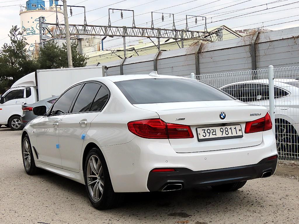 BMW 5시리즈(7세대) 520d xDrive M스포츠팩 플러스 - 이미지 19