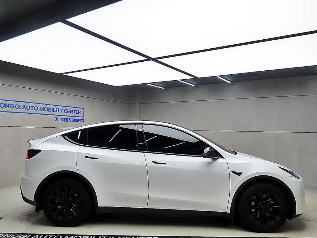 테슬라 모델 Y AWD 롱 레인지 - 이미지 13