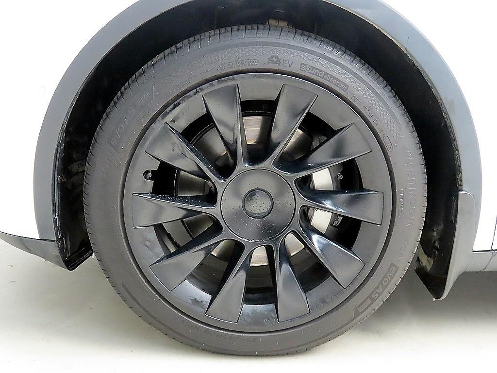 테슬라 모델 Y AWD 롱 레인지 - 이미지 6