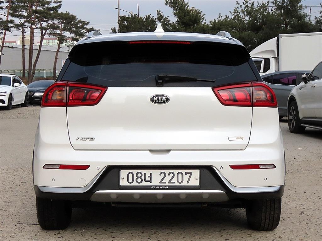 기아 니로 1.6 하이브리드 프레스티지 - 이미지 7