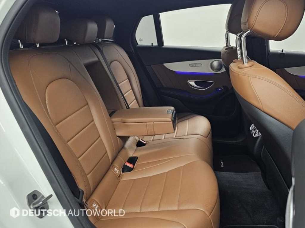 벤츠 GLC클래스 GLC 220d 4매틱 쿠페 - 이미지 12