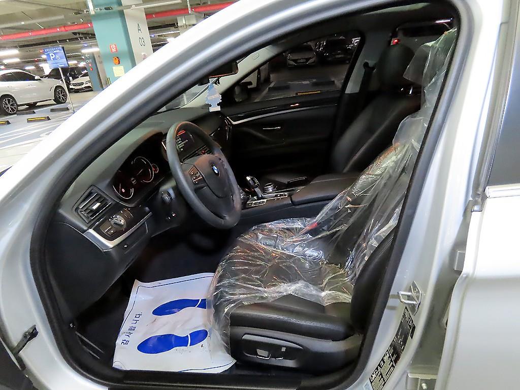 BMW 5시리즈(6세대) 520d xDrive - 이미지 2