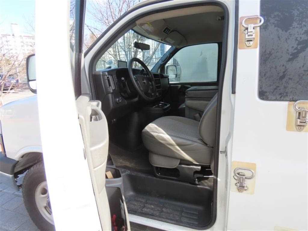 GMC 사바나 6.0 - 이미지 3