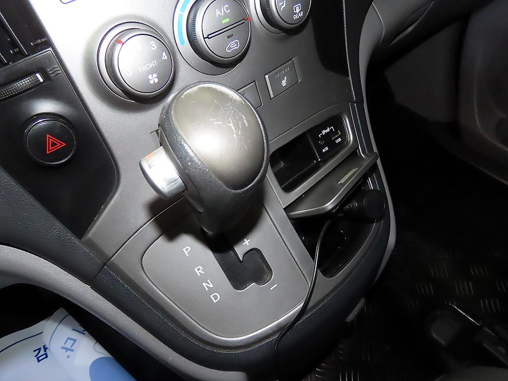 현대 그랜드스타렉스 5인승 디젤 밴 CVX 럭셔리 - 이미지 12