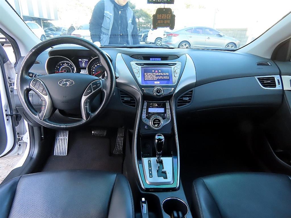 현대 아반떼MD M16 GDi 모던 - 이미지 17