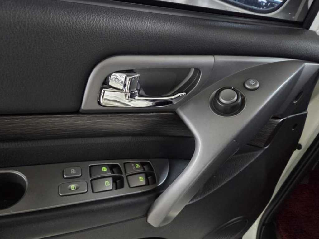 KG모빌리티(쌍용) 신형 코란도 투리스모 2.2 9인승 4WD 익스트림 스포츠 에디션 - 이미지 6