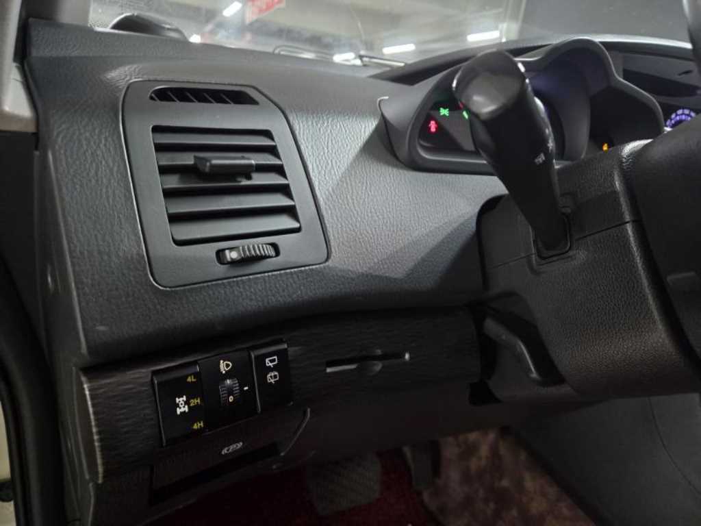 KG모빌리티(쌍용) 신형 코란도 투리스모 2.2 9인승 4WD 익스트림 스포츠 에디션 - 이미지 12