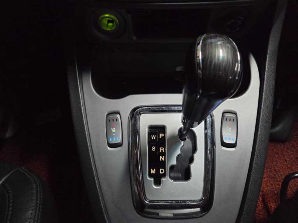 KG모빌리티(쌍용) 신형 코란도 투리스모 2.2 9인승 4WD 익스트림 스포츠 에디션 - 이미지 9