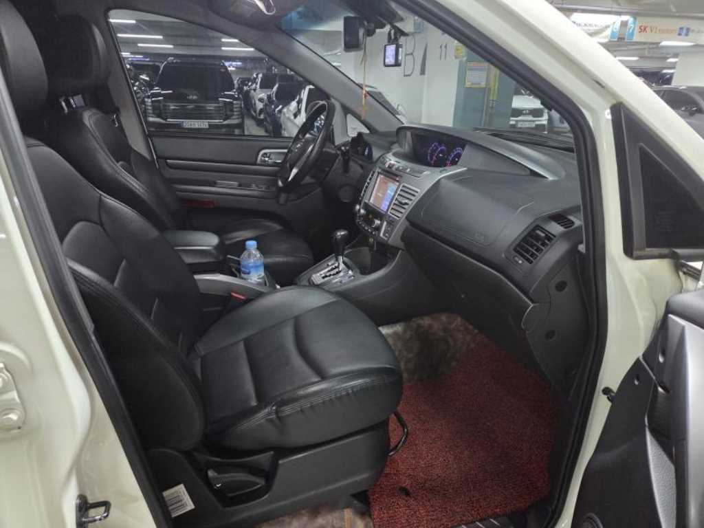 KG모빌리티(쌍용) 신형 코란도 투리스모 2.2 9인승 4WD 익스트림 스포츠 에디션 - 이미지 14