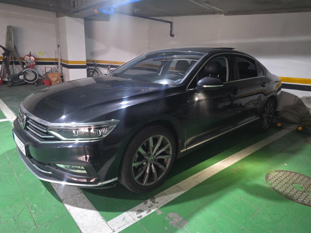 폭스바겐 파사트 GT(8세대) 2.0 TDI 프레스티지 - 이미지 9