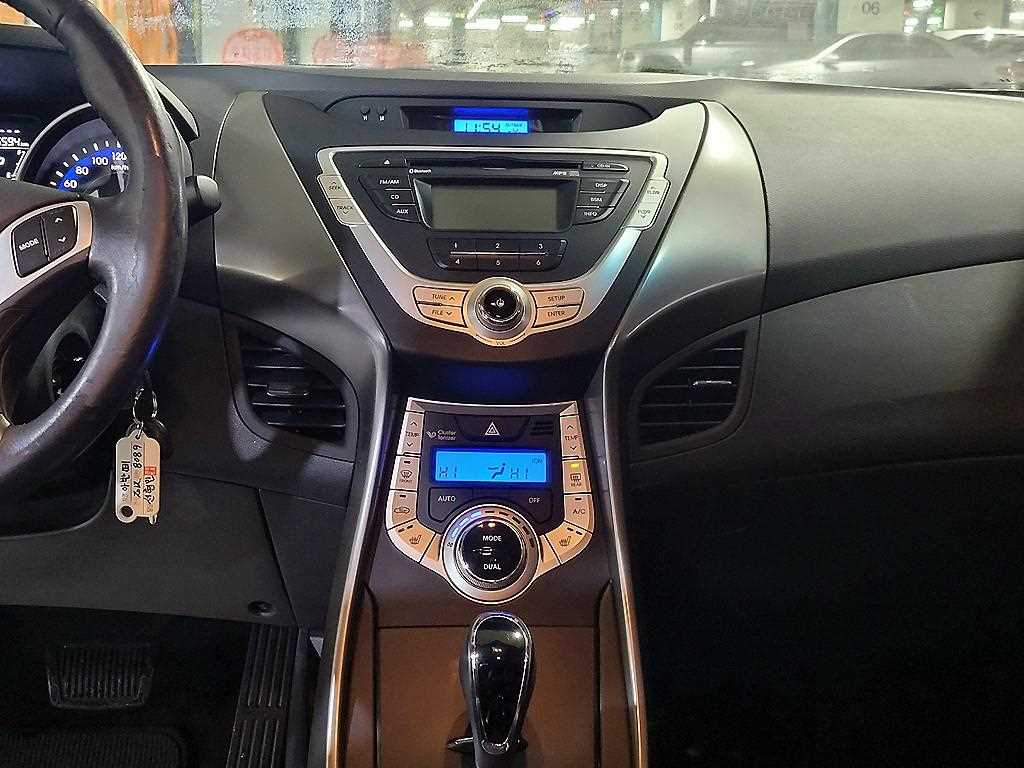 현대 아반떼MD M16 GDi 럭셔리 - 이미지 8