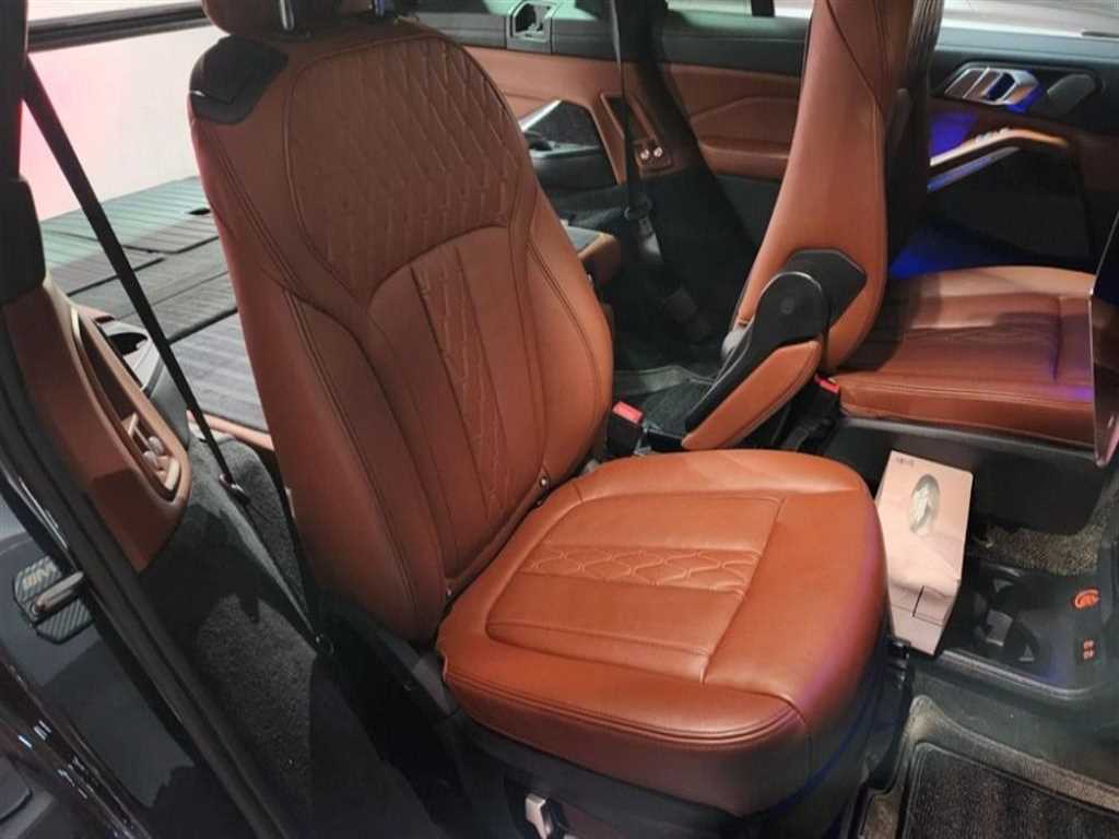 BMW X7 40d xDrive M 스포츠팩 6인승