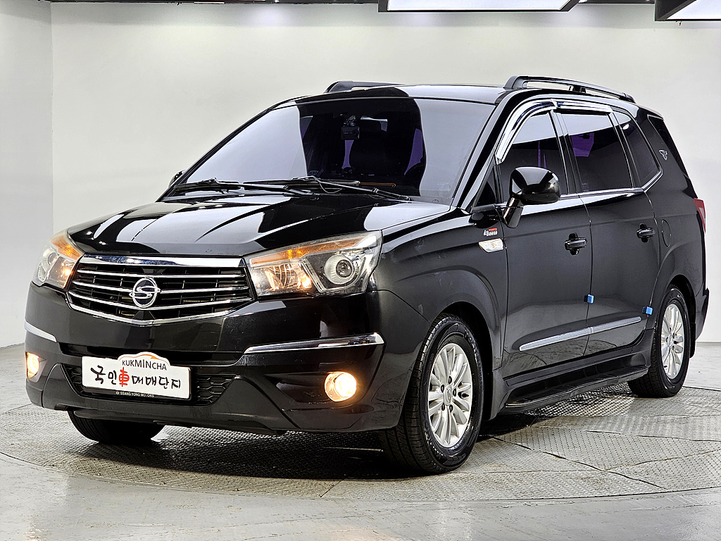 KG모빌리티(쌍용) 코란도 투리스모 2.2 4WD 9인승 TX