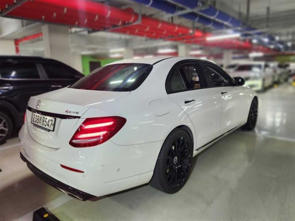 벤츠 E클래스(5세대) E300 4매틱 아방가르드 - 이미지 2