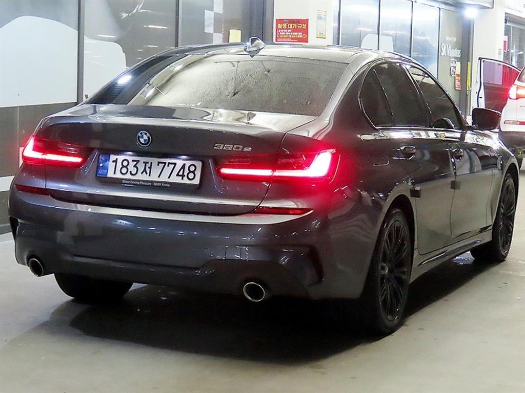 BMW 3시리즈(7세대) 320e M 스포츠 퍼포먼스 팩 - 이미지 3