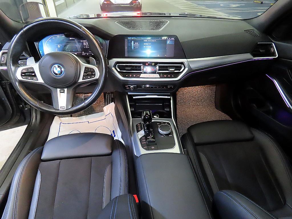 BMW 3시리즈(7세대) 320e M 스포츠 퍼포먼스 팩 - 이미지 6