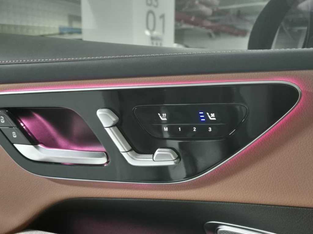 벤츠 GLC클래스(2세대) GLC 300 4매틱 쿠페 아방가르드 - 이미지 18