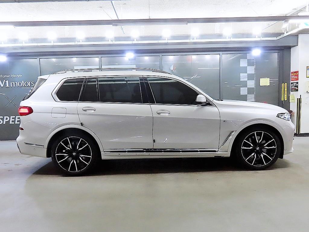 BMW X7 40i xDrive M스포츠 팩 - 이미지 13