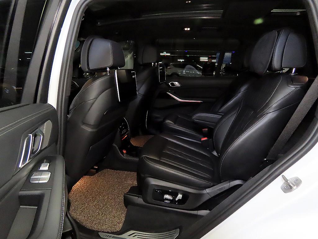 BMW X7 40i xDrive M스포츠 팩 - 이미지 11