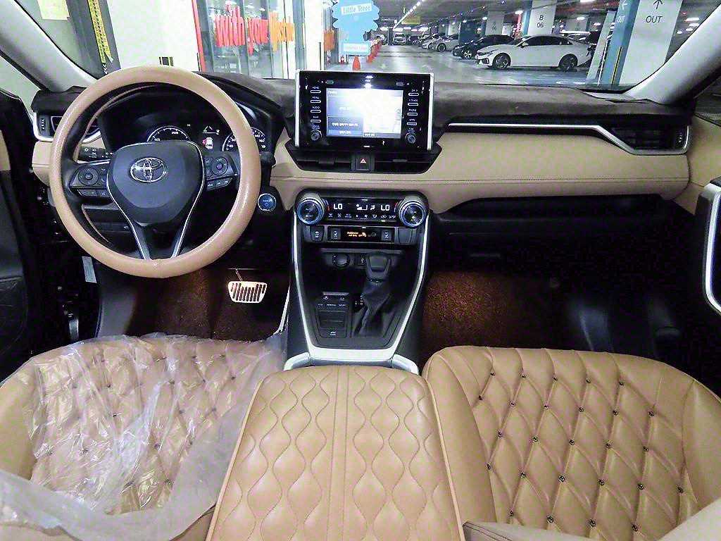 토요타 라브4(5세대) 2.5 2WD 하이브리드 - 이미지 4