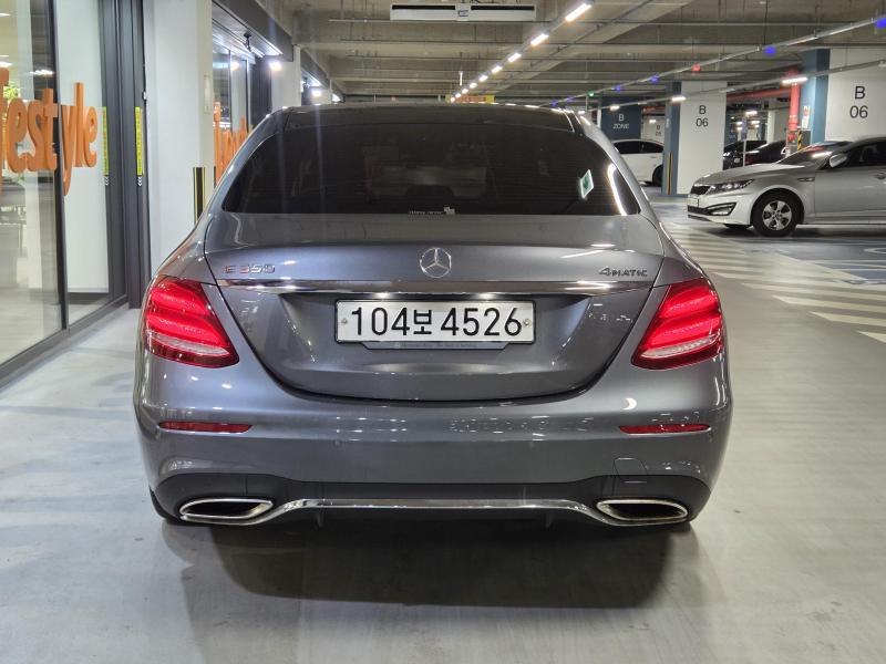 벤츠 E클래스(5세대) E350 4매틱 AMG 라인 - 이미지 11