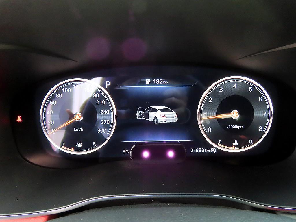 제네시스 더 뉴G70 가솔린 2.0T 2WD 스포츠 패키지 - 이미지 13