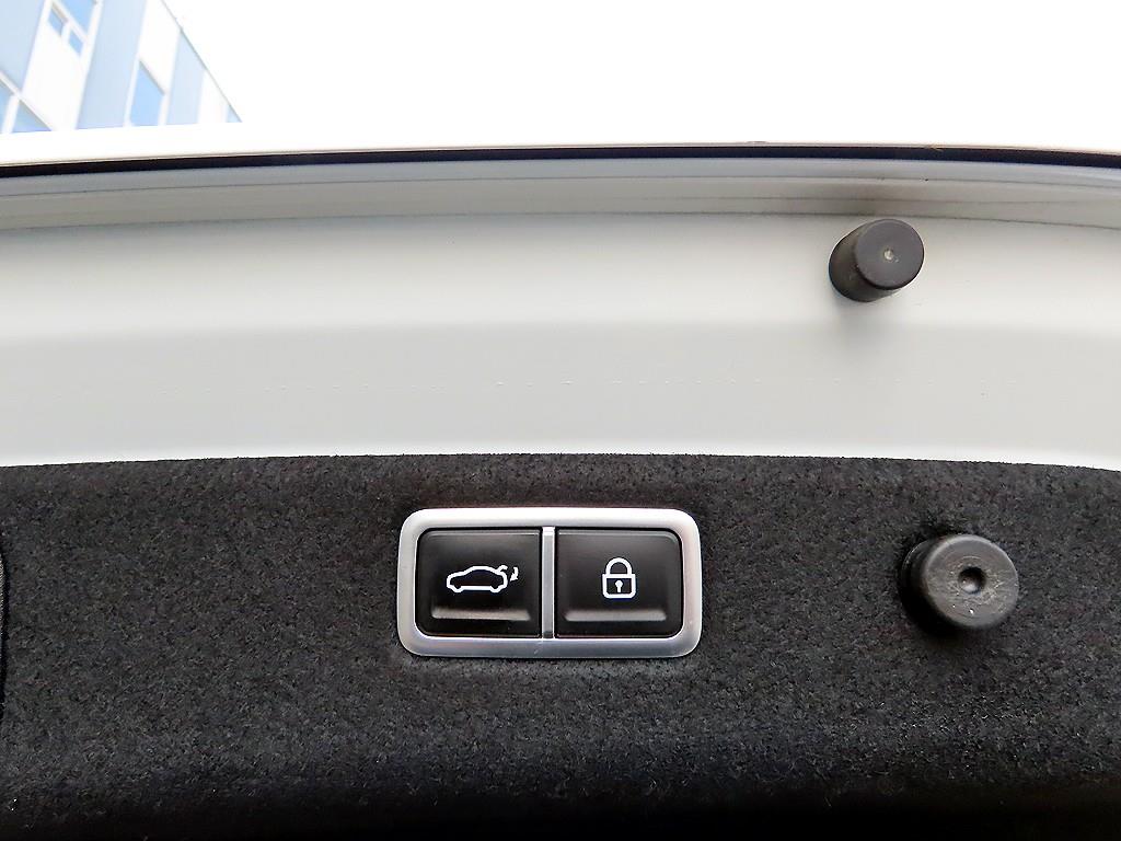 제네시스 더 뉴G70 가솔린 2.0T 2WD 스포츠 패키지 - 이미지 8