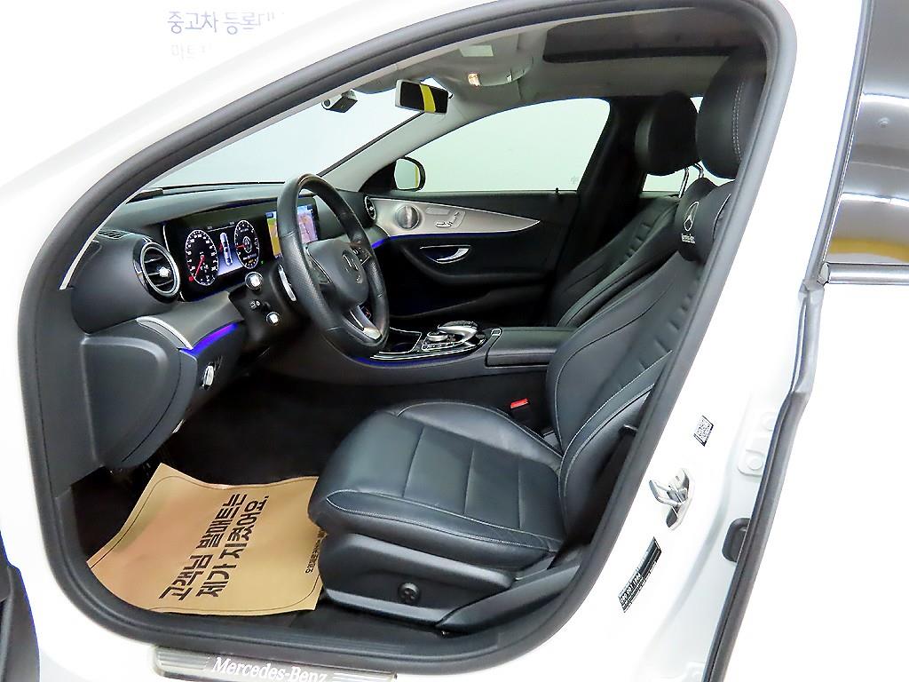 벤츠 E클래스(5세대) E300 아방가르드 나이트팩 - 이미지 5