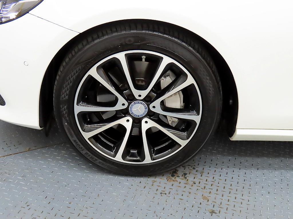 벤츠 E클래스(5세대) E300 아방가르드 나이트팩 - 이미지 11