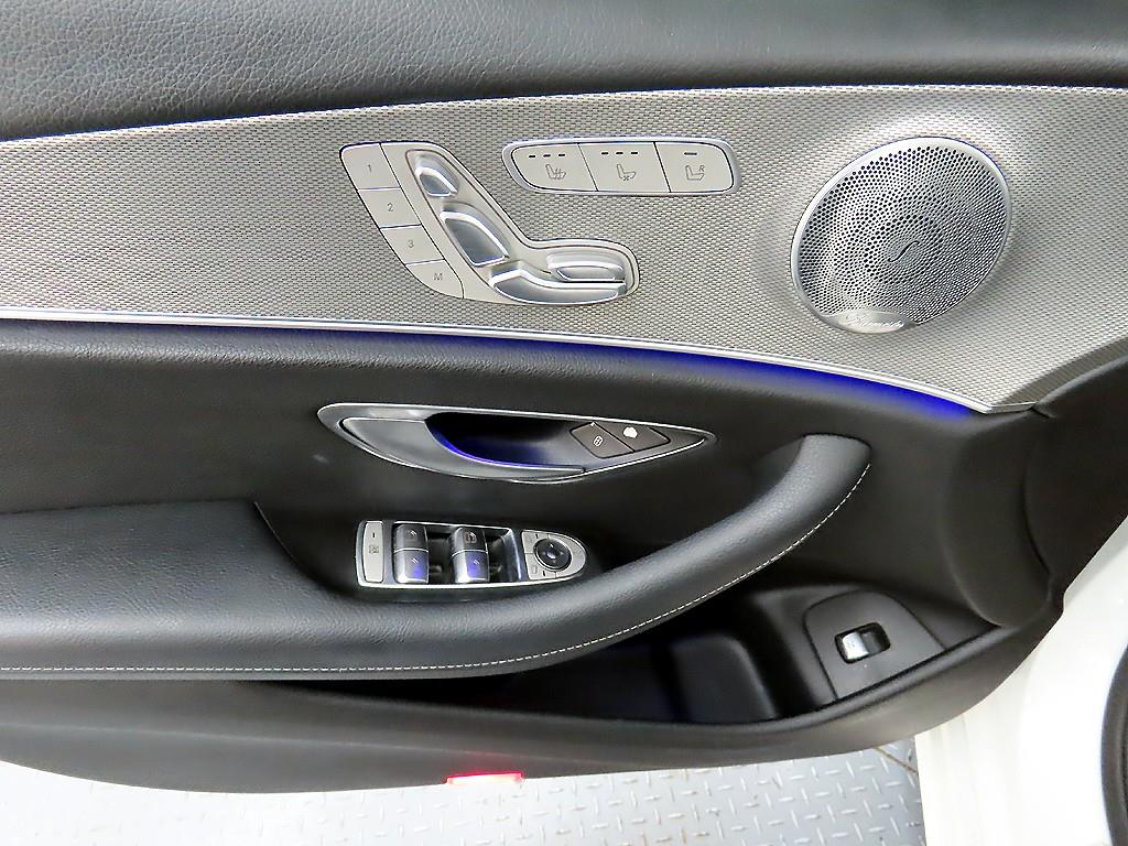 벤츠 E클래스(5세대) E300 아방가르드 나이트팩